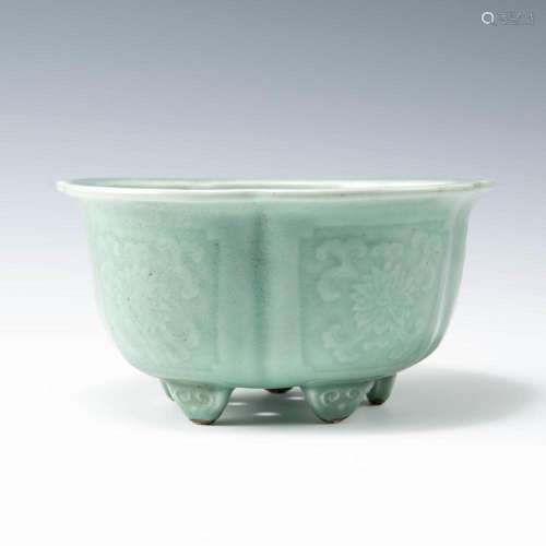 A Chinese celadon jardiniere, 19th century