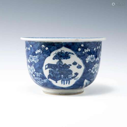 A Chinese blue and white jardiniere, 19th century