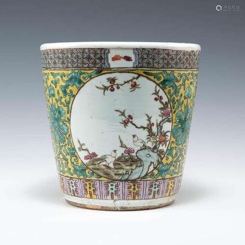 A Chinese yellow-ground jardiniere, 19th century