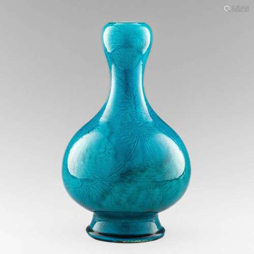 A Chinese blue-glazed garlic-mouth vase, 19th century