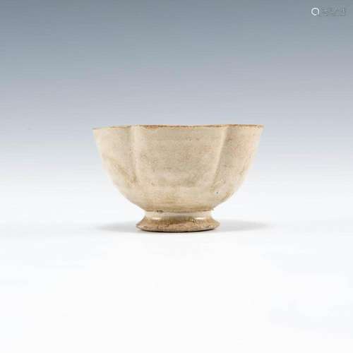 A Chinese celadon floriform cup, Five Dynasties and Ten King...