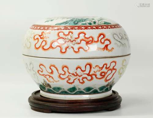 Large Chinese Famille Rose Porcelain Round Box