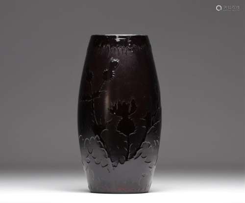 Vase dégagé à l'acide à décor de chardons
Poids: 1.23 k