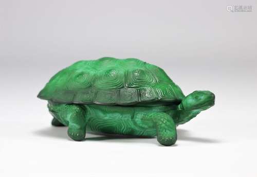 Tortue en verre imitant la malachite
Poids: 875 g
Livra