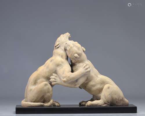 Sculpture "le combat des lionnes " terre cuite sig...