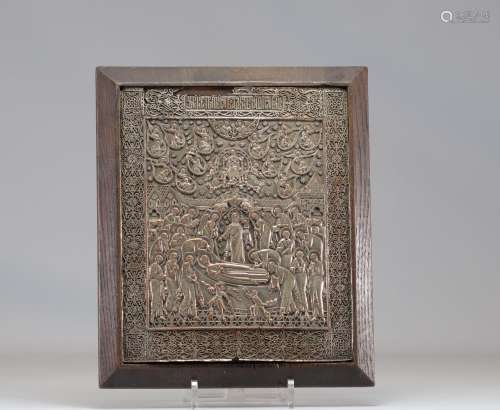 Icone argenté à décor en bas relief
Poids: 1.45 kg
Livr