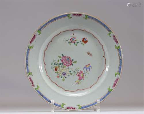 Assiette en porcelaine de chine famille rose XVIIIème
P