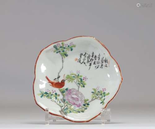 Petit plat en porcelaine de qianjiang cai à décor d'ois