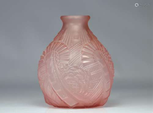 Vase Art Déco boule rose satiné à motifs géométriques
P