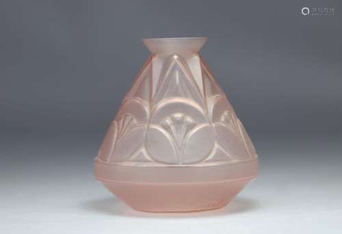 SCAILMONT Vase Art Déco rosé création de Henri Heemsker