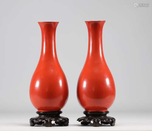 Paire de vases en laque de Fuzhou couleur corail
Poids: