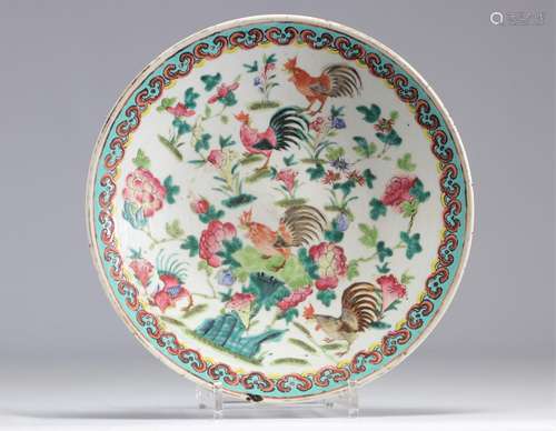 Assiette en porcelaine de chine famille rose à décor de