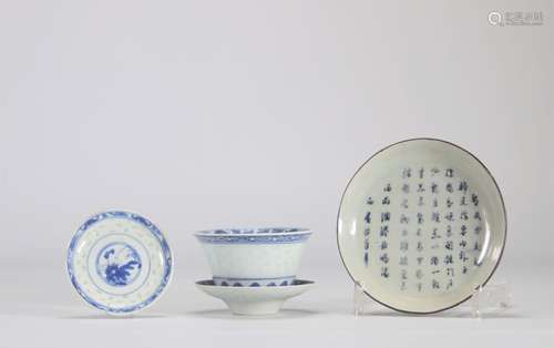 (4) Lot de porcelaine de chine blanc en bleu à décor de