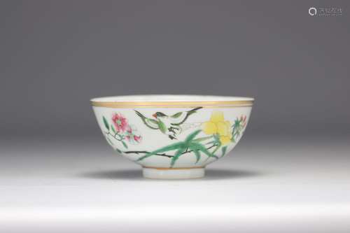 Bol en porcelaine de chine à décor d'oiseaux et fleurs