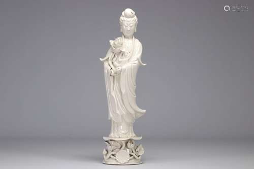 Sculpture en porcelaine blanc de chine
Poids: 1.74 kg
L