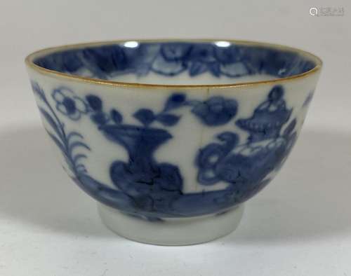 A 19TH CENTURY QING CHINESE BLUE AND WHITE PORCELAIN TEA BOW...