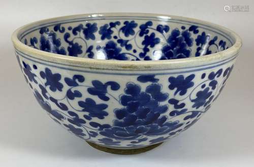 A LARGE CHINESE BLUE AND WHITE FLORAL BOWL, SIX CHARACTER MA...