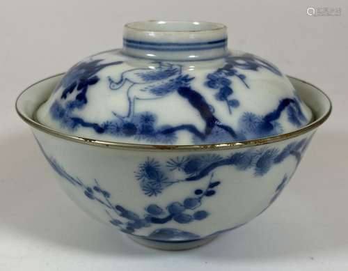 A CHINESE BLUE AND WHITE PORCELAIN TEA BOWL WITH SAUCER LID,...