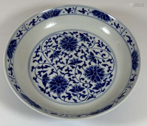 A CHINESE QIANLONG STYLE BLUE AND WHITE FLORAL BOWL / DISH, ...