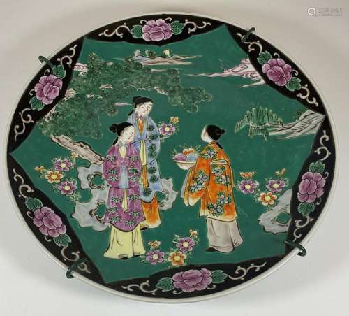 A LARGE 20TH CENTURY ORIENTAL GREEN GROUND CHARGER WITH FIGU...