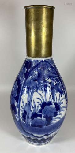 A LARGE JAPANESE MEIJI PERIOD (1868-1912) BLUE AND WHITE FLO...