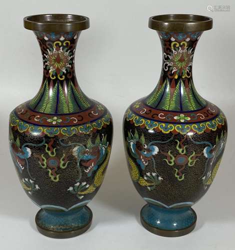 A PAIR OF ORIENTAL CLOISONNE DRAGON DESIGN VASES, HEIGHT 25C...