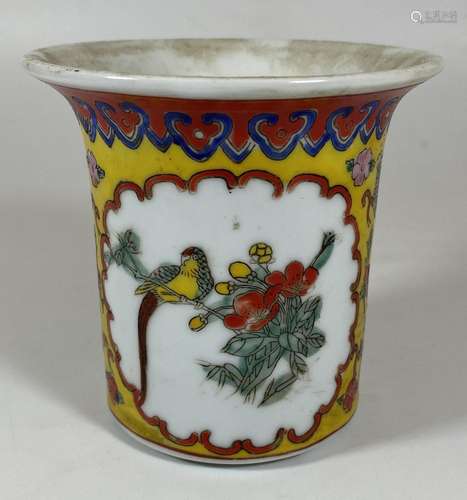 A CHINESE FAMILLE JAUNE BIRD DESIGN SMALL TRUMPET VASE, SEAL...