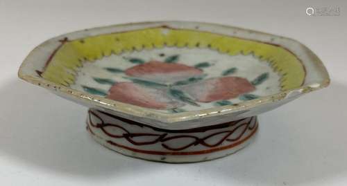 A 19TH CENTURY CHINESE FAMILLE JAUNE PEACH BLOSSOM FOOTED DI...