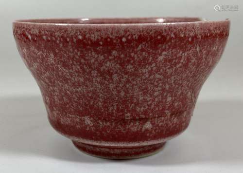 A CHINESE SANG DE BOEUF EFFECT MOTTLED GLAZE BOWL, SIX CHARA...