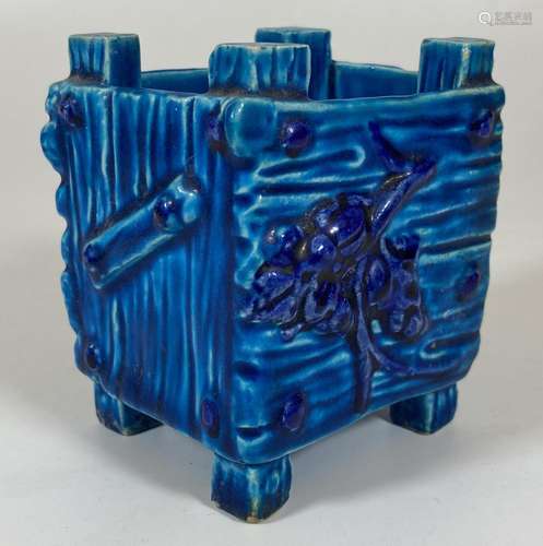 AN UNUSUAL CHINESE BLUE / TURQUOISE POTTERY SMALL PLANTER / ...