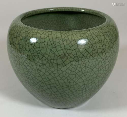 A CHINESE CELADON CRACKLE GLAZE PORCELAIN POT / VASE, HEIGHT...