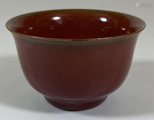 A CHINESE SANG DE BOEUF PORCELAIN TEA BOWL, DIAMETER 7CM