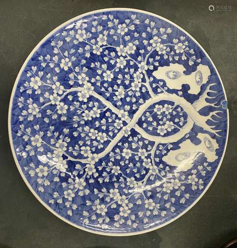 A LARGE CHINESE PRUNUS BLOSSOM PATTERN CHARGER, DIAMETER 46C...