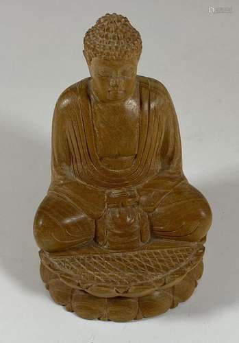 A CARVED WOODEN TIBETAN MODEL OF A BUDDHA, HEIGHT 12CM