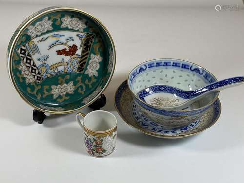 A GROUP OF ORIENTAL PORCELAIN, JAPANESE GOLD IMARI DISH, RIC...