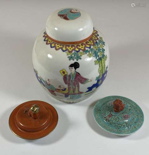 A GROUP OF 1980S CHINESE CERAMICS COMPRISING A LIDDED GINGER...