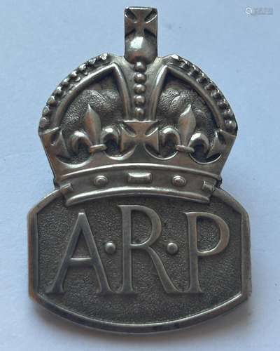 A HALLMARKED LONDON 1938 SILVER A-R-P BADGE