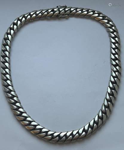 A HEAVY 925 SILVER CURB LINK CHAIN. WEIGHT 100.24 GRAMS. LEN...