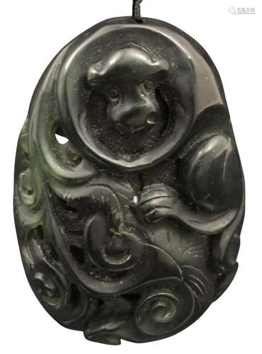 CHINESE CARVED GREEN JADE PENDANT