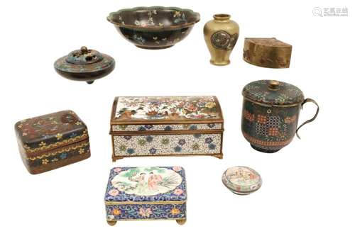 9 PCS OF JAPANESE ENAMEL AND BRONZE