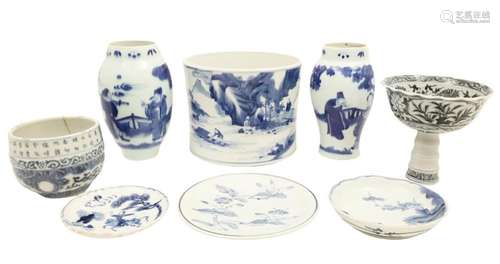 8 PCS OF CHINESE BLUE AND WHITE PORCELAIN