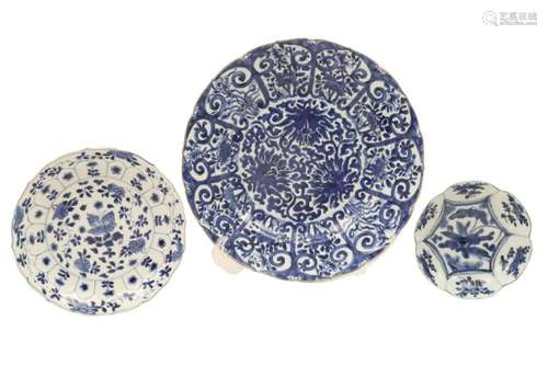 3 PCS OF ANTIQUE BLUE AND WHITE CHINESE PORCELAIN