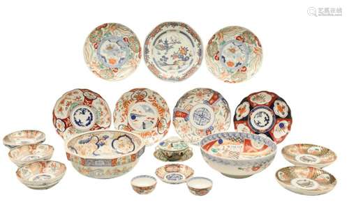 19 PCS OF IMARI PORCELAIN