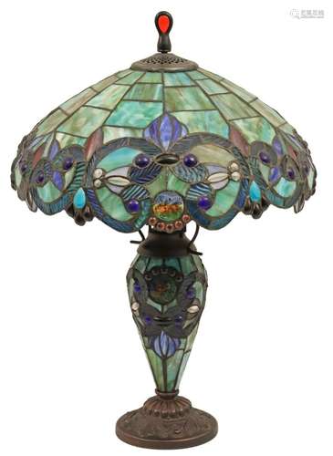 TIFFANY STYLE ART GLASS TABLE LAMP