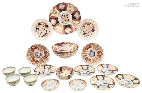 18 PCS OF IMARI PORCELAIN