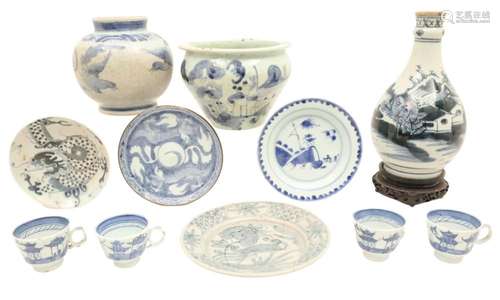 11 PCS OF ORIENTAL BLUE AND WHITE PORCELAIN