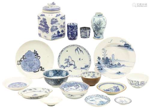 17 PCS ORIENTAL BLUE AND WHITE PORCELAIN