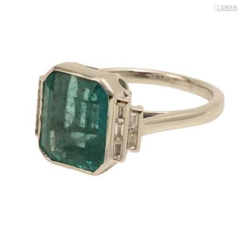 PLATINUM EMERALD & DIAMOND RING W/GIA