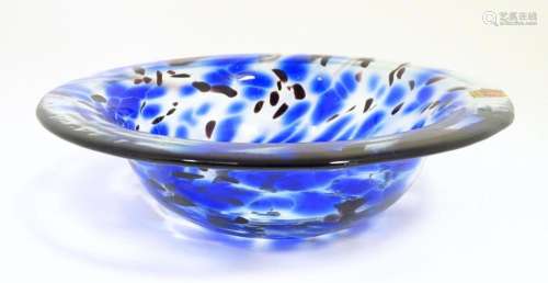 An art glass centre piece bowl with blue and clea…