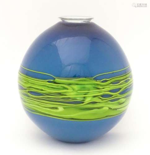 An art / studio glass vase by Bob Crooks of globul…